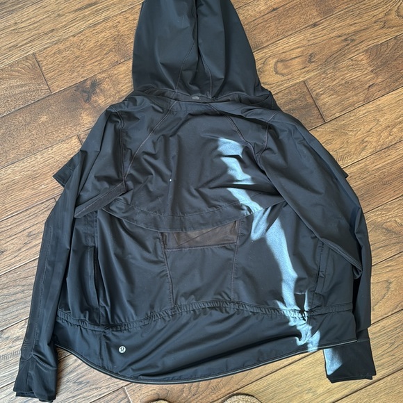 Lululemon kicking asphalt jacket size 4 - Picture 4 of 4